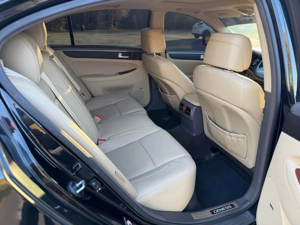 2014 Hyundai Genesis - Image 7 of 19