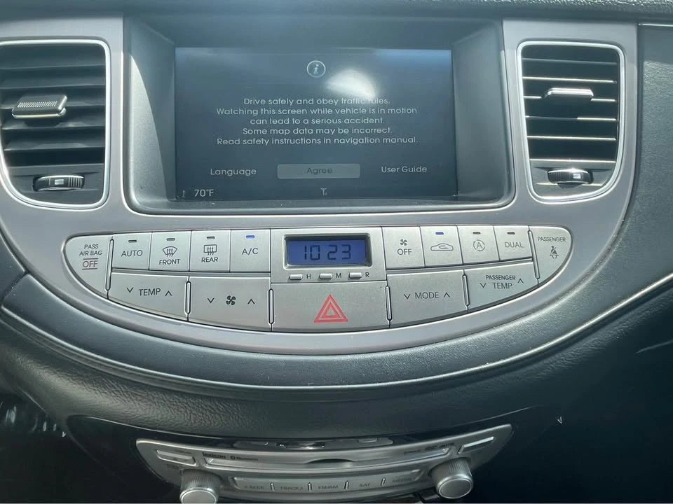2014 Hyundai Genesis - Image 12 of 15