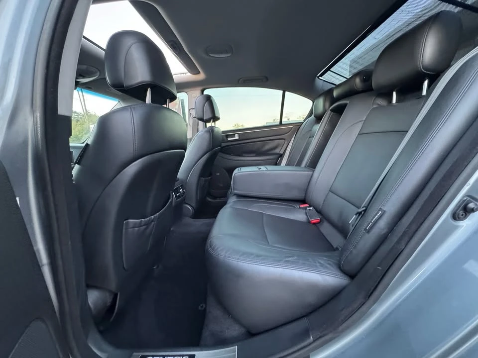 2014 Hyundai Genesis - Image 9 of 20