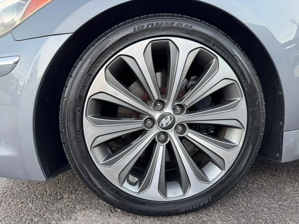 2014 Hyundai Genesis - Image 18 of 20