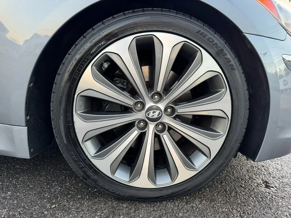 2014 Hyundai Genesis - Image 19 of 20