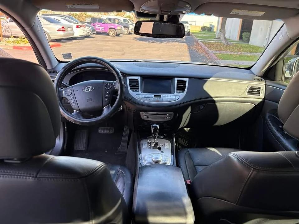 2014 Hyundai Genesis - Image 17 of 20