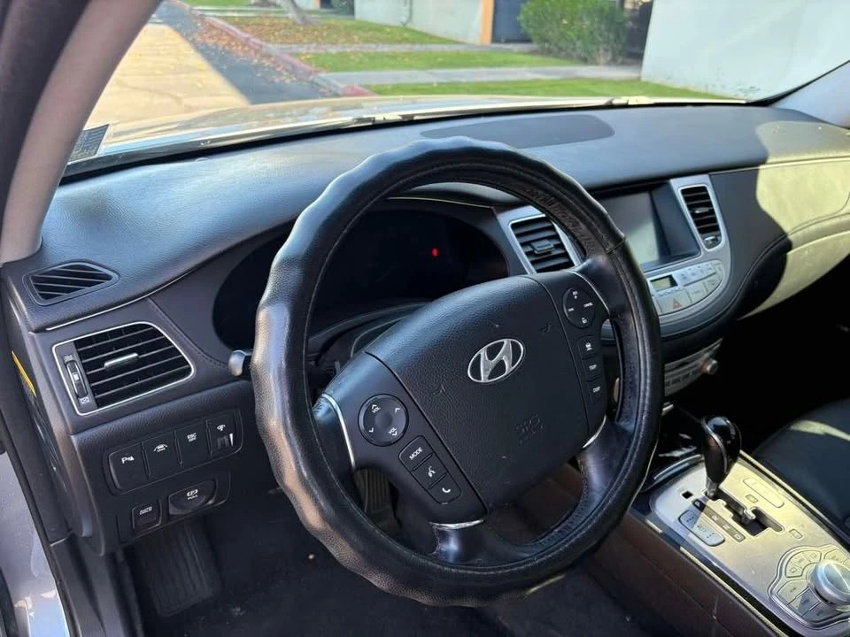 2014 Hyundai Genesis - Image 14 of 20