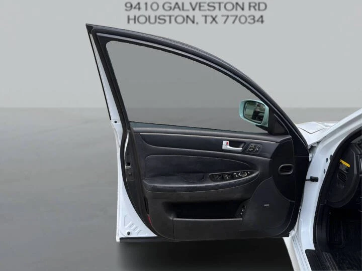 2014 Hyundai Genesis - Image 15 of 18