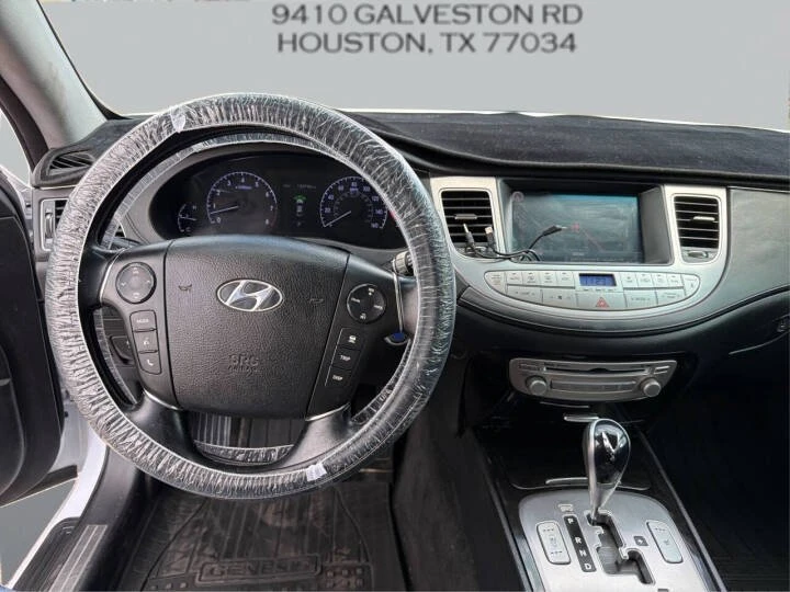 2014 Hyundai Genesis - Image 17 of 18