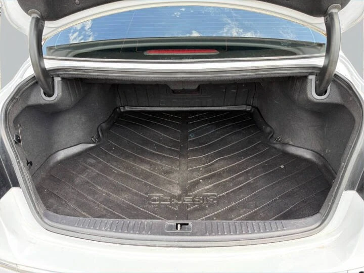 2014 Hyundai Genesis - Image 12 of 18