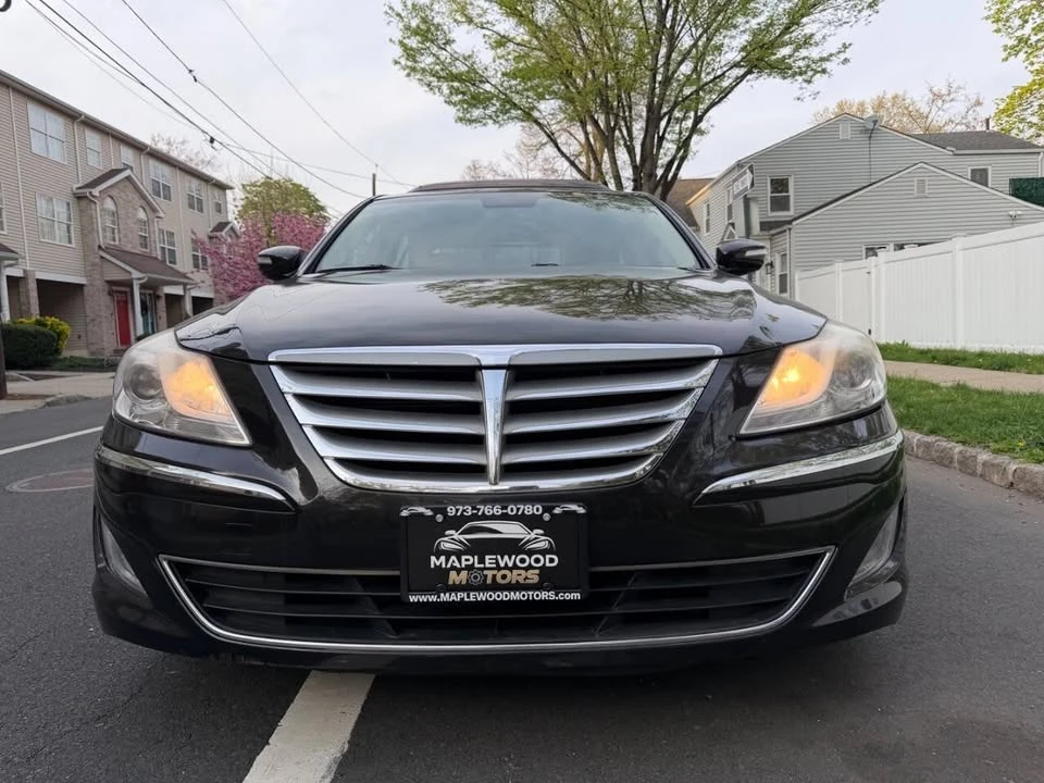 2014 Hyundai Genesis - Image 2 of 18