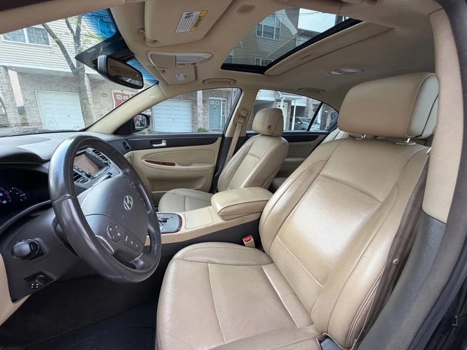 2014 Hyundai Genesis - Image 7 of 18