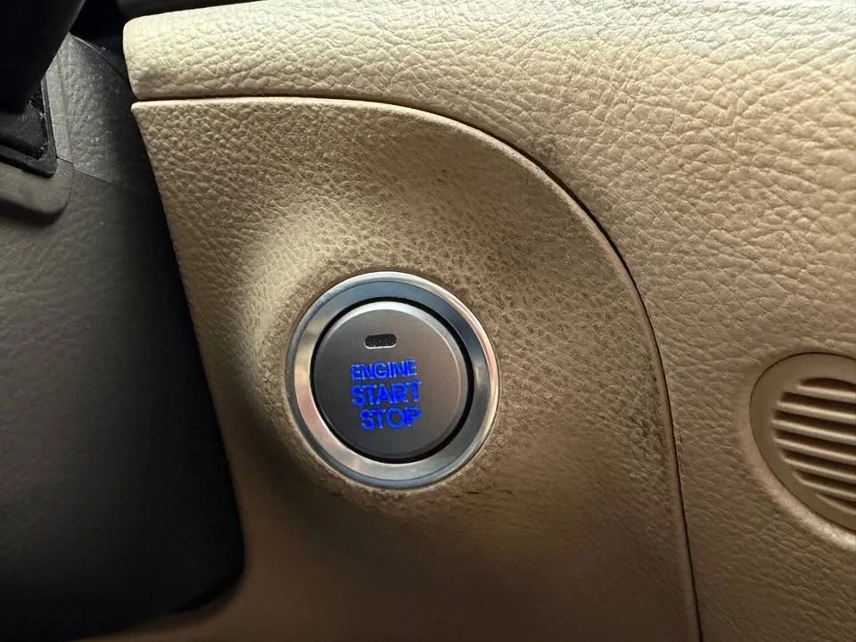 2014 Hyundai Genesis - Image 14 of 18