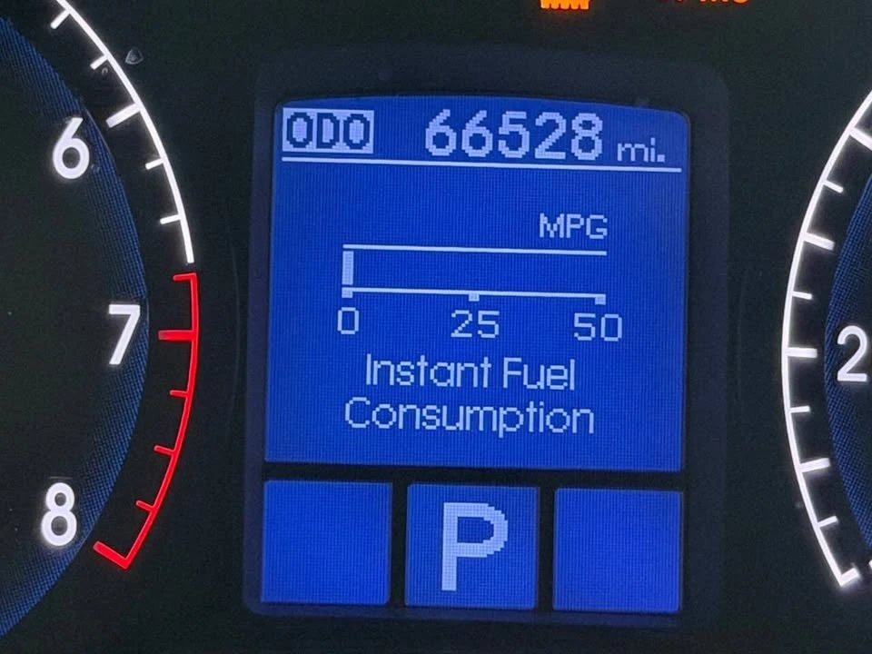 2014 Hyundai Genesis - Image 16 of 18