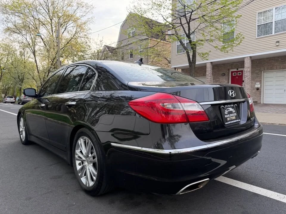 2014 Hyundai Genesis - Image 4 of 18
