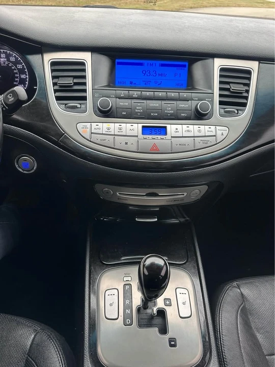 2014 Hyundai Genesis - Image 15 of 16