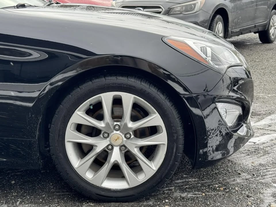 2014 Hyundai Genesis - Image 9 of 20