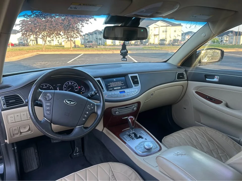 2014 Hyundai Genesis - Image 14 of 18