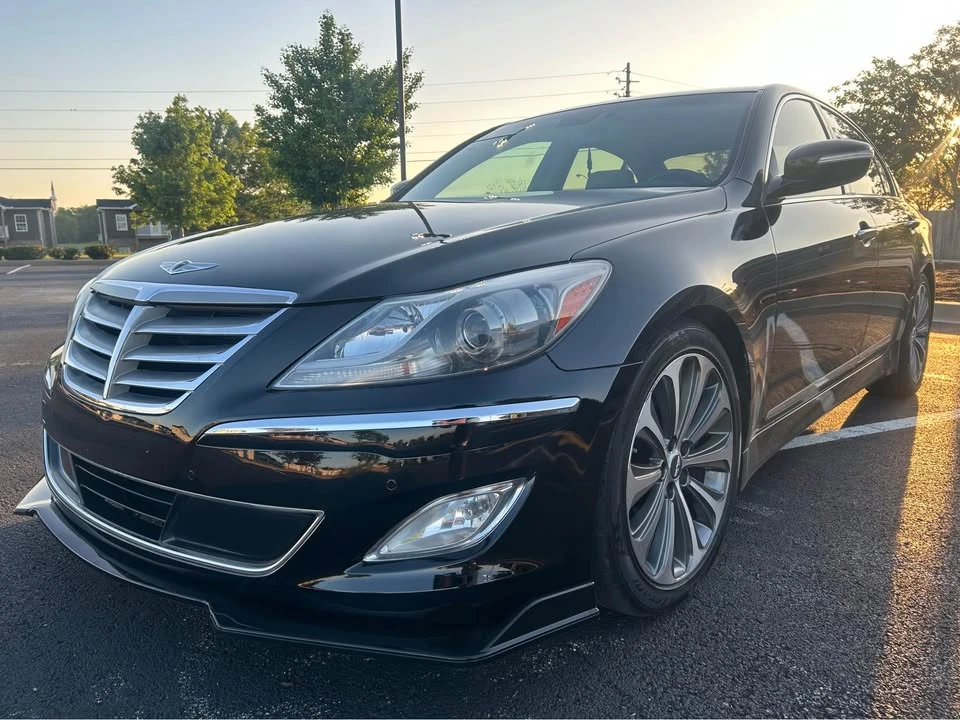2014 Hyundai Genesis - Image 10 of 18