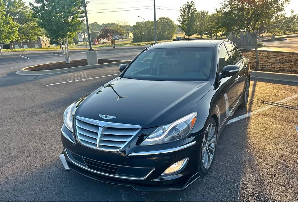 2014 Hyundai Genesis - Image 2 of 18