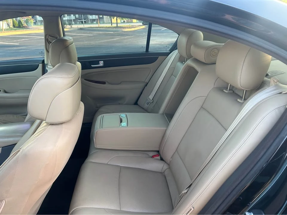2014 Hyundai Genesis - Image 13 of 18
