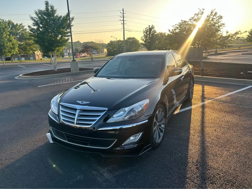 2014 Hyundai Genesis - Image 16 of 18