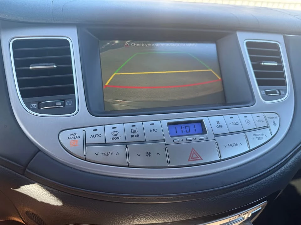 2014 Hyundai Genesis - Image 13 of 18