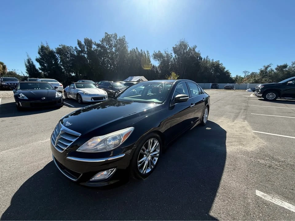 2014 Hyundai Genesis - Image 2 of 18