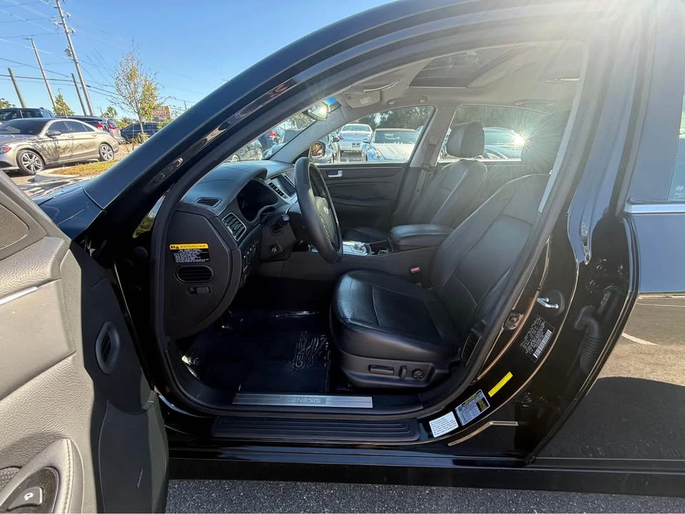 2014 Hyundai Genesis - Image 10 of 18