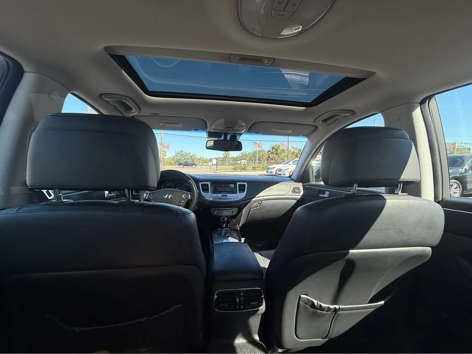 2014 Hyundai Genesis - Image 16 of 18