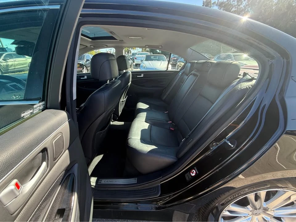 2014 Hyundai Genesis - Image 15 of 18