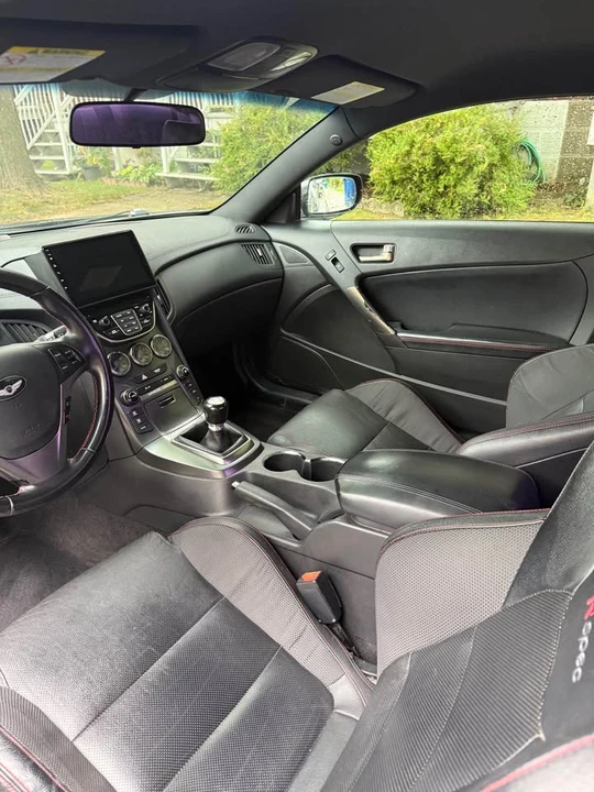 2014 Hyundai Genesis Coupe - Image 8 of 10