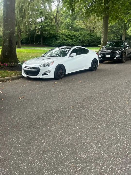 2014 Hyundai Genesis Coupe - Image 2 of 3