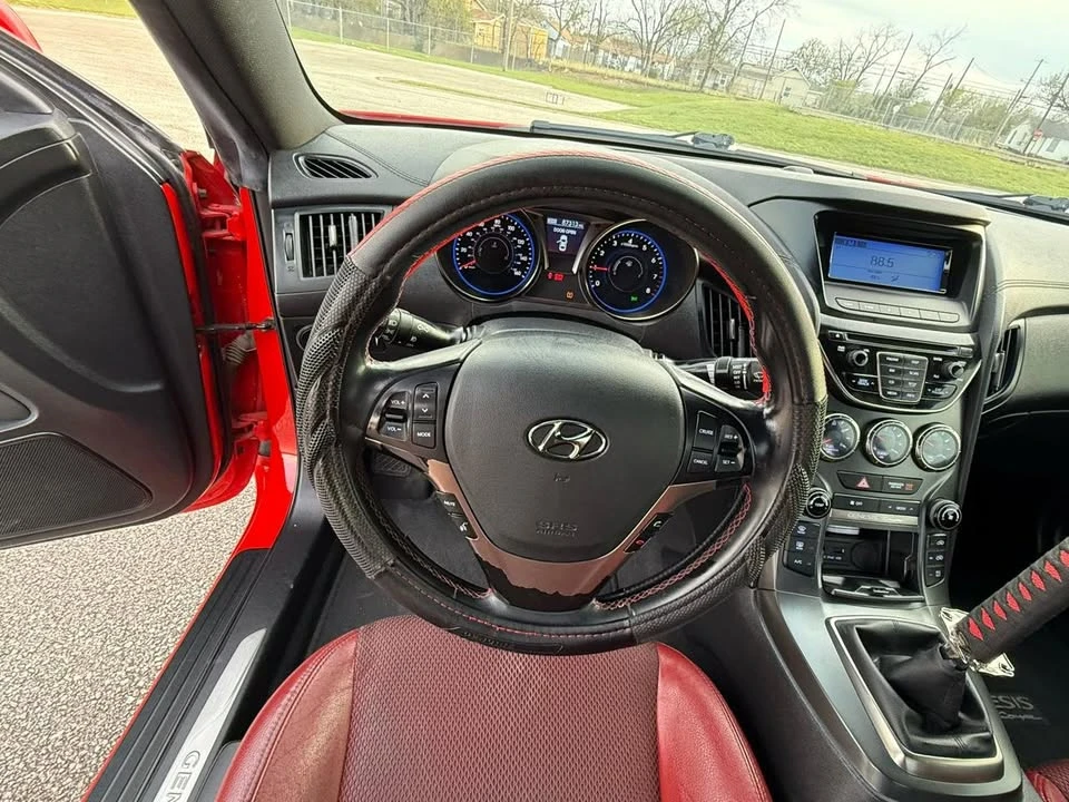 2014 Hyundai Genesis Coupe - Image 11 of 18