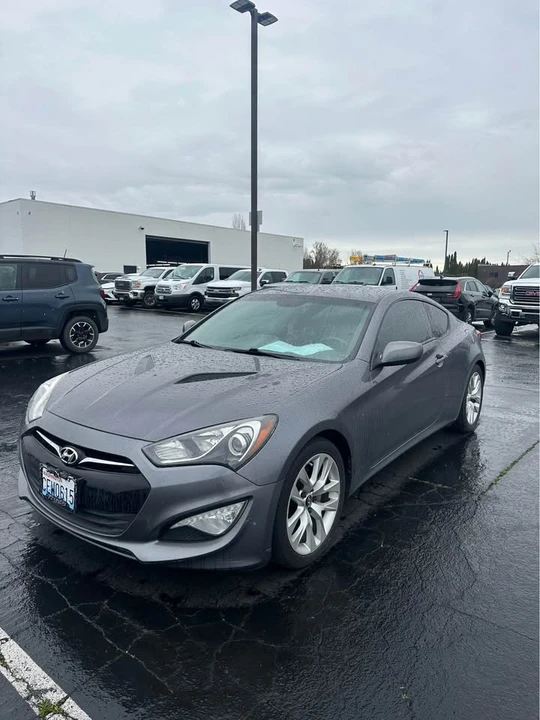 2014 Hyundai Genesis Coupe - Image 2 of 5