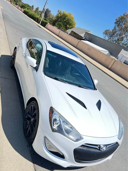 2014 Hyundai Genesis Coupe - Image 2 of 18