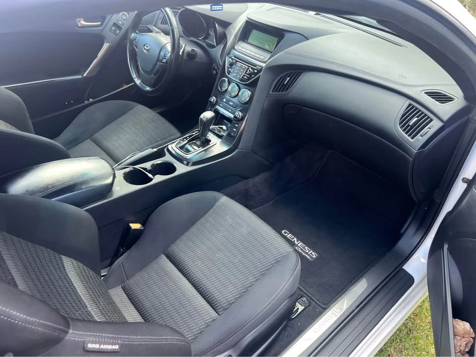 2014 Hyundai Genesis Coupe - Image 6 of 8