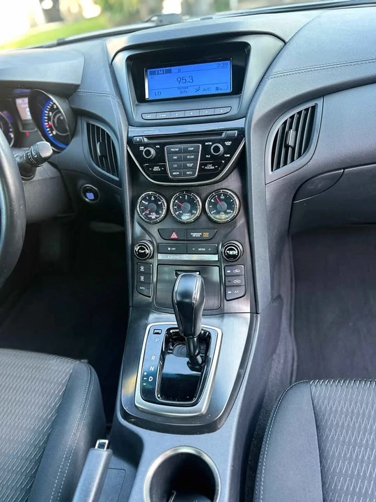 2014 Hyundai Genesis Coupe - Image 11 of 13