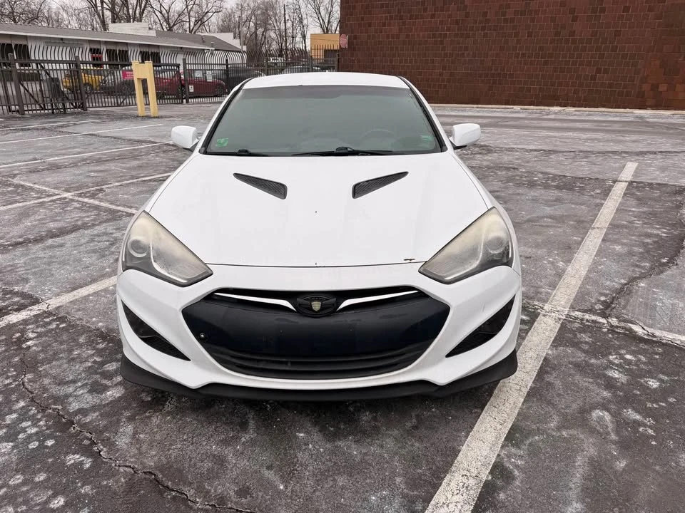 2014 Hyundai Genesis Coupe - Image 2 of 8