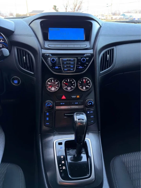 2014 Hyundai Genesis Coupe - Image 11 of 12