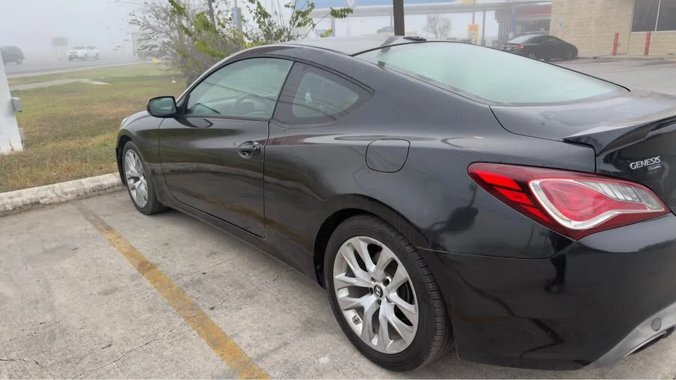 2014 Hyundai Genesis Coupe - Image 4 of 11