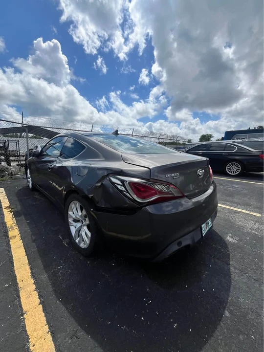 2014 Hyundai Genesis Coupe - Image 5 of 10