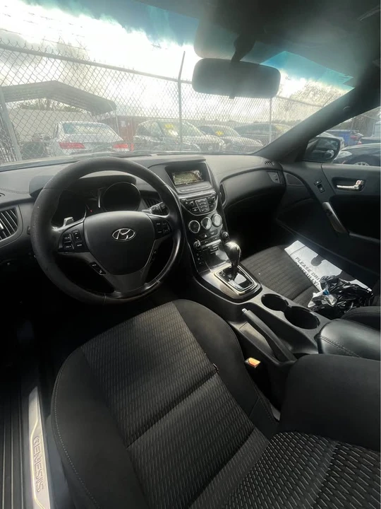 2014 Hyundai Genesis Coupe - Image 9 of 10
