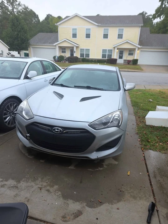 2014 Hyundai Genesis Coupe - Image 2 of 11