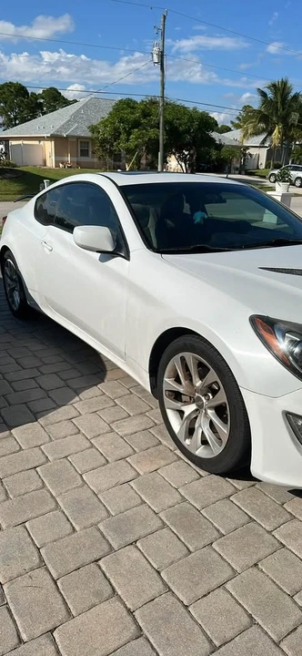 2014 Hyundai Genesis Coupe - Image 2 of 8