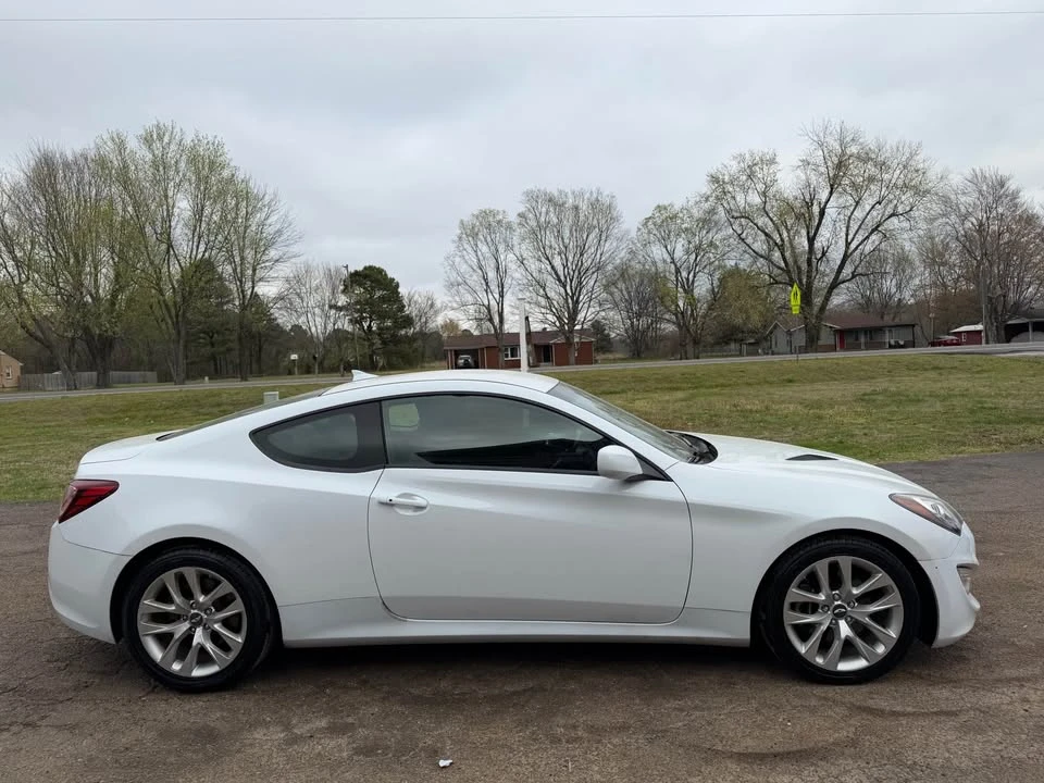 2014 Hyundai Genesis Coupe - Image 5 of 12