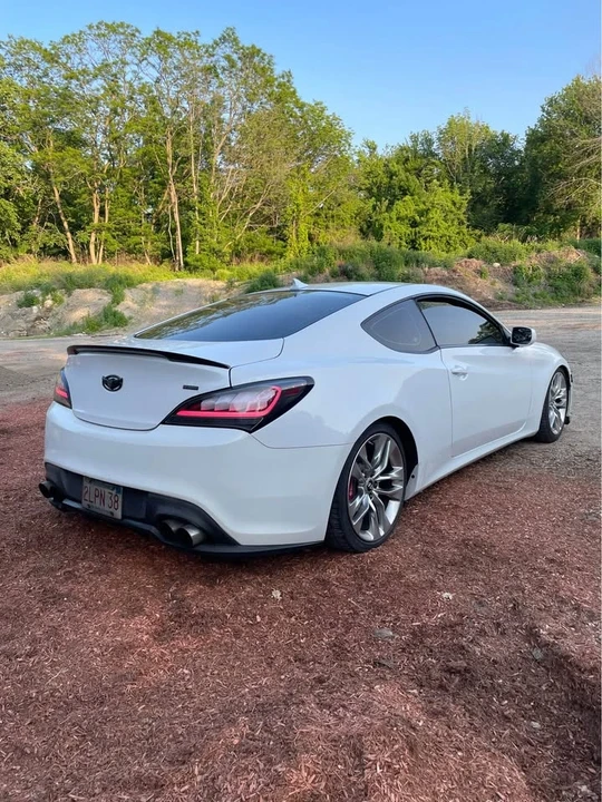 2014 Hyundai Genesis Coupe - Image 11 of 12