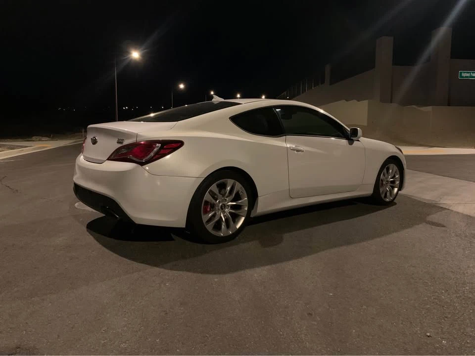 2014 Hyundai Genesis Coupe - Image 5 of 10
