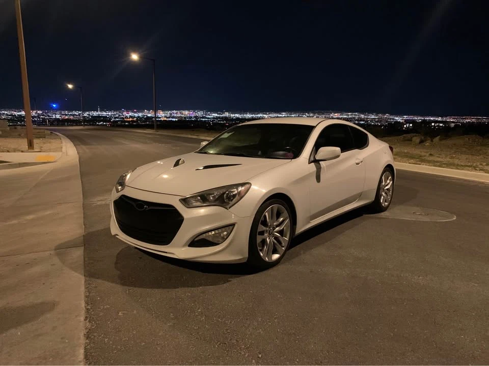 2014 Hyundai Genesis Coupe - Image 2 of 10