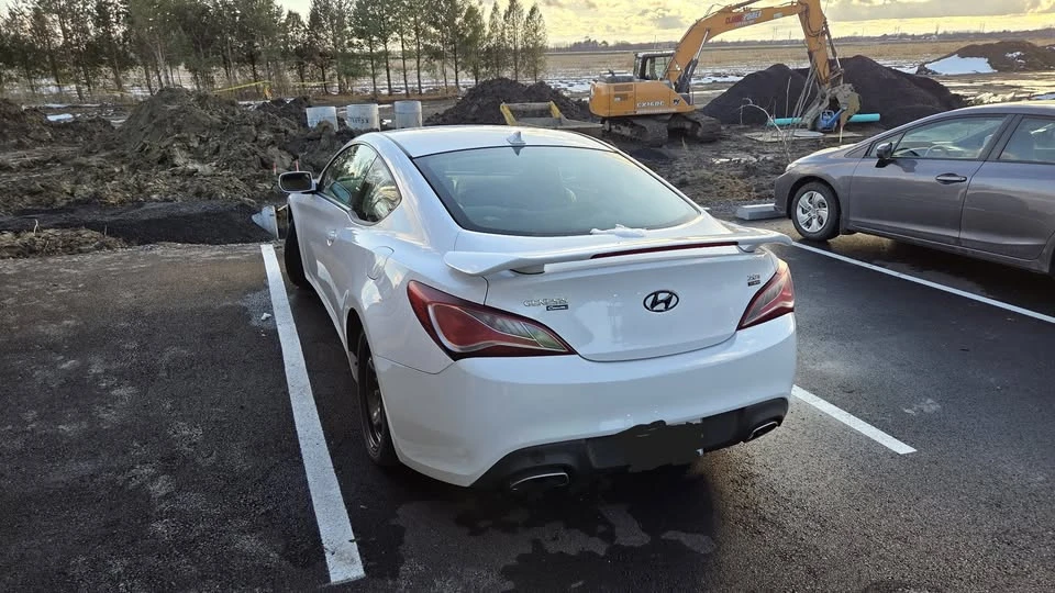 2014 Hyundai Genesis Coupe - Image 4 of 14