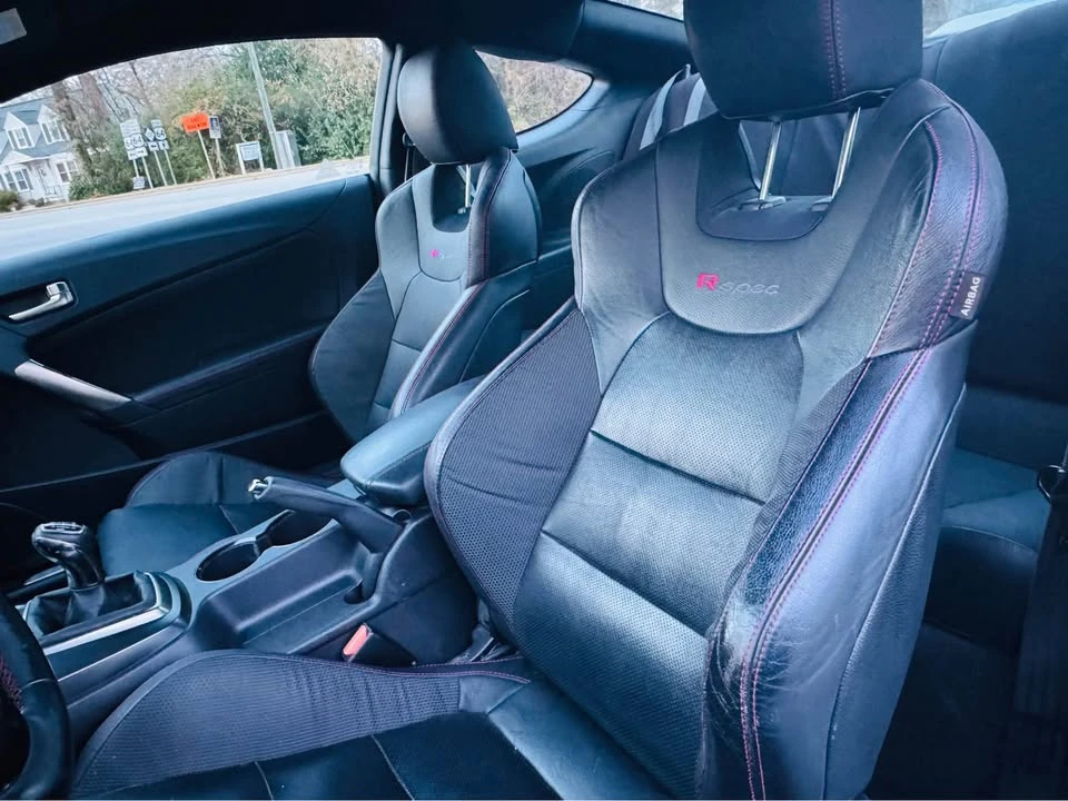 2014 Hyundai Genesis Coupe - Image 9 of 19