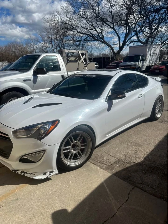 2014 Hyundai Genesis Coupe - Image 2 of 3