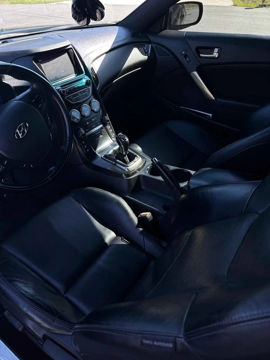 2014 Hyundai Genesis Coupe - Image 10 of 12