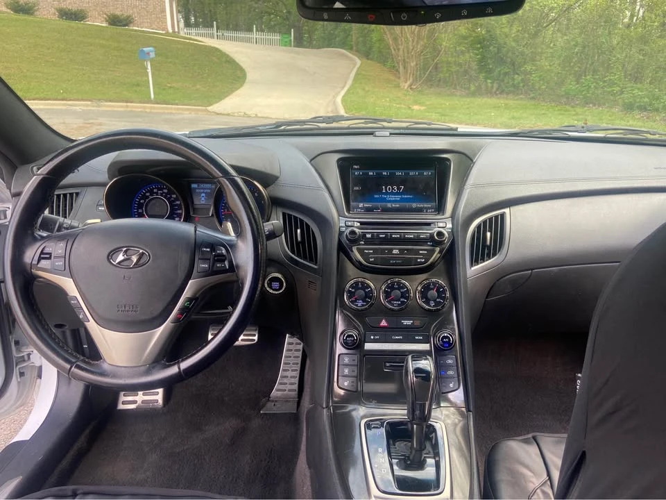2014 Hyundai Genesis Coupe - Image 13 of 19